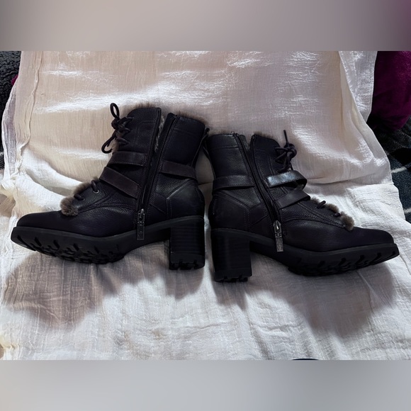 Ugg Ingrid Booties 7.5 Brown #1013800 shearling lined used gently 4x - Picture 10 of 15